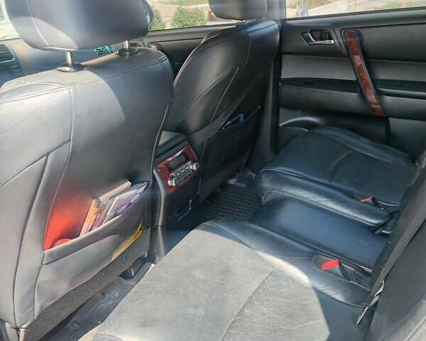 Сірий Тойота Хайлендер, об'ємом двигуна 3.46 л та пробігом 205 тис. км за 12600 $, фото 2 на Automoto.ua