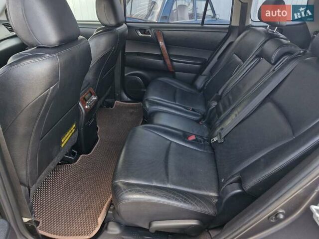 Серый Тойота Хайлендер, объемом двигателя 3.5 л и пробегом 272 тыс. км за 16999 $, фото 30 на Automoto.ua