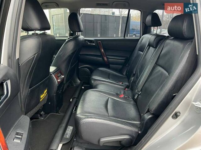 Серый Тойота Хайлендер, объемом двигателя 3.46 л и пробегом 235 тыс. км за 18490 $, фото 8 на Automoto.ua