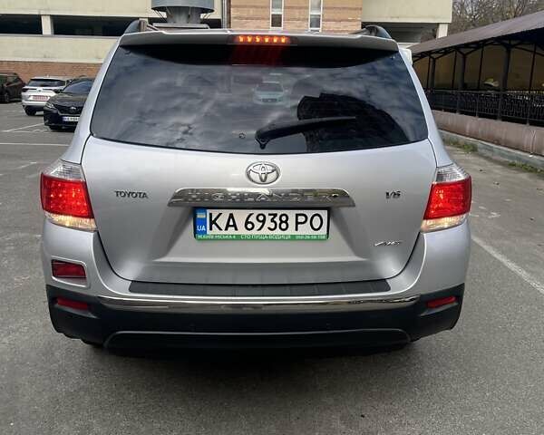 Сірий Тойота Хайлендер, об'ємом двигуна 3.46 л та пробігом 235 тис. км за 18999 $, фото 5 на Automoto.ua