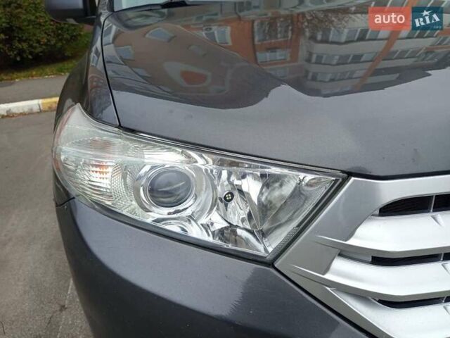 Сірий Тойота Хайлендер, об'ємом двигуна 3.46 л та пробігом 202 тис. км за 13000 $, фото 2 на Automoto.ua