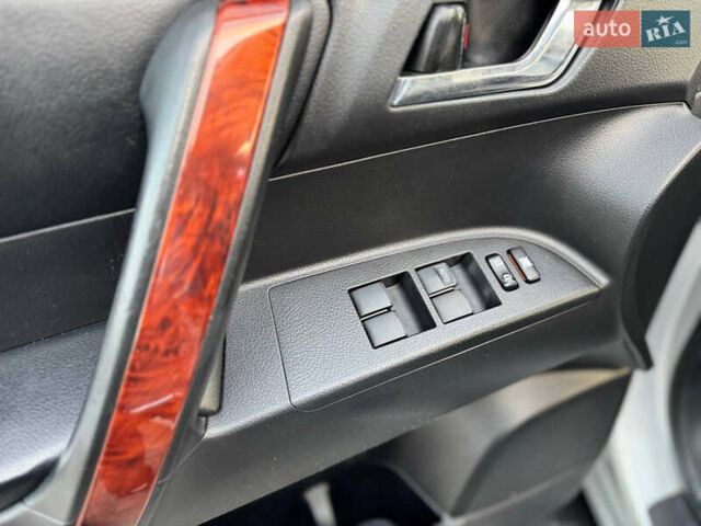 Серый Тойота Хайлендер, объемом двигателя 3.46 л и пробегом 206 тыс. км за 13800 $, фото 33 на Automoto.ua