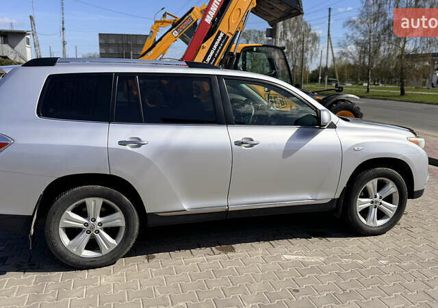 Серый Тойота Хайлендер, объемом двигателя 3.46 л и пробегом 340 тыс. км за 16000 $, фото 9 на Automoto.ua
