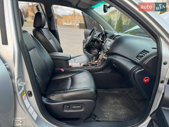 Серый Тойота Хайлендер, объемом двигателя 3.46 л и пробегом 206 тыс. км за 13800 $, фото 37 на Automoto.ua