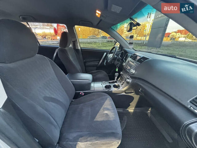 Серый Тойота Хайлендер, объемом двигателя 3.5 л и пробегом 244 тыс. км за 14000 $, фото 27 на Automoto.ua