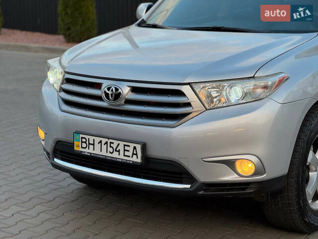 Серый Тойота Хайлендер, объемом двигателя 3.46 л и пробегом 206 тыс. км за 13800 $, фото 2 на Automoto.ua