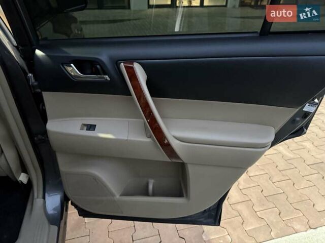 Серый Тойота Хайлендер, объемом двигателя 3.46 л и пробегом 205 тыс. км за 12700 $, фото 16 на Automoto.ua
