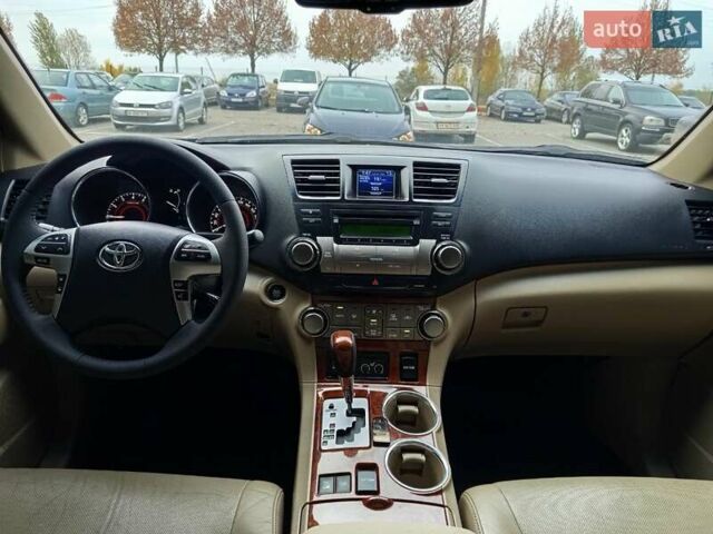 Сірий Тойота Хайлендер, об'ємом двигуна 3.46 л та пробігом 202 тис. км за 13000 $, фото 13 на Automoto.ua