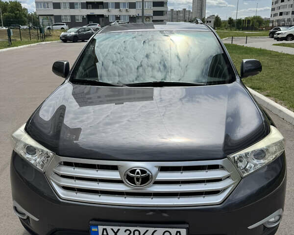 Серый Тойота Хайлендер, объемом двигателя 3.5 л и пробегом 140 тыс. км за 18500 $, фото 2 на Automoto.ua