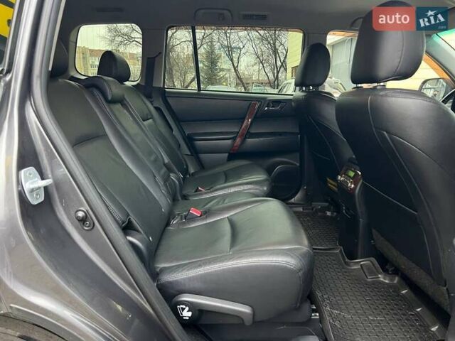 Сірий Тойота Хайлендер, об'ємом двигуна 3.46 л та пробігом 247 тис. км за 17900 $, фото 25 на Automoto.ua