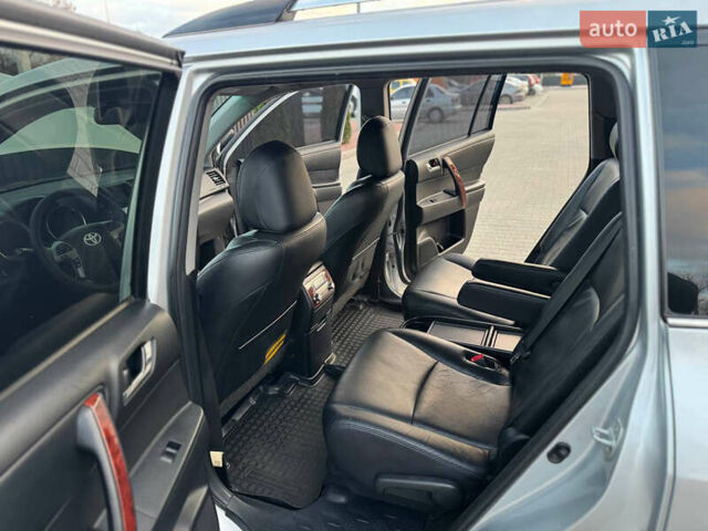 Серый Тойота Хайлендер, объемом двигателя 3.46 л и пробегом 206 тыс. км за 13800 $, фото 26 на Automoto.ua