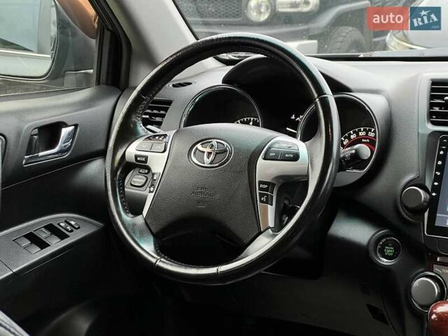 Сірий Тойота Хайлендер, об'ємом двигуна 3.46 л та пробігом 247 тис. км за 17900 $, фото 13 на Automoto.ua