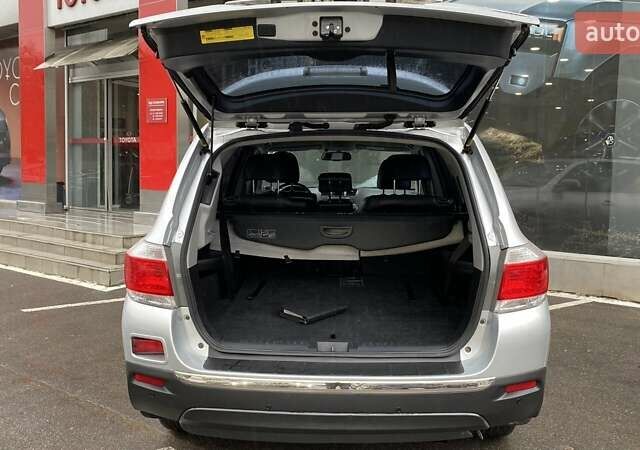 Серый Тойота Хайлендер, объемом двигателя 3.46 л и пробегом 204 тыс. км за 16619 $, фото 9 на Automoto.ua