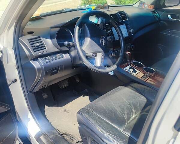 Сірий Тойота Хайлендер, об'ємом двигуна 3.46 л та пробігом 205 тис. км за 12600 $, фото 5 на Automoto.ua