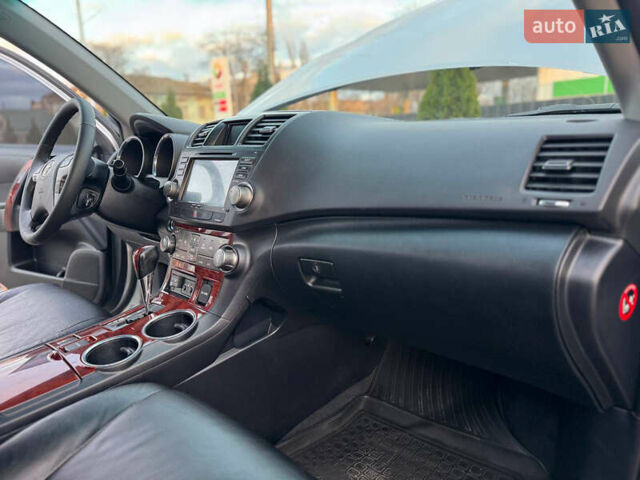 Серый Тойота Хайлендер, объемом двигателя 3.46 л и пробегом 206 тыс. км за 13800 $, фото 38 на Automoto.ua