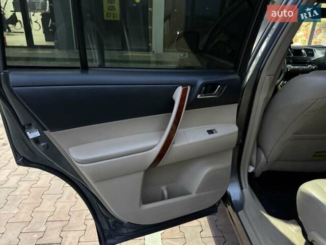 Серый Тойота Хайлендер, объемом двигателя 3.46 л и пробегом 205 тыс. км за 12700 $, фото 23 на Automoto.ua