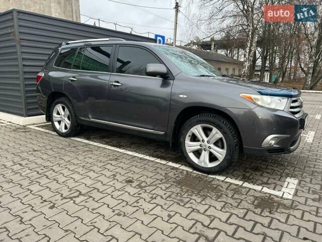 Серый Тойота Хайлендер, объемом двигателя 3.46 л и пробегом 252 тыс. км за 16900 $, фото 2 на Automoto.ua