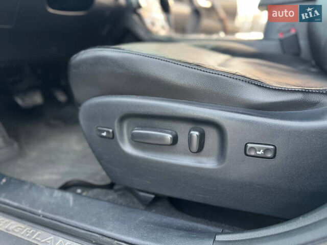 Серый Тойота Хайлендер, объемом двигателя 3.46 л и пробегом 206 тыс. км за 13800 $, фото 34 на Automoto.ua