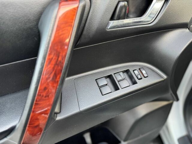 Серый Тойота Хайлендер, объемом двигателя 3.5 л и пробегом 206 тыс. км за 13800 $, фото 14 на Automoto.ua