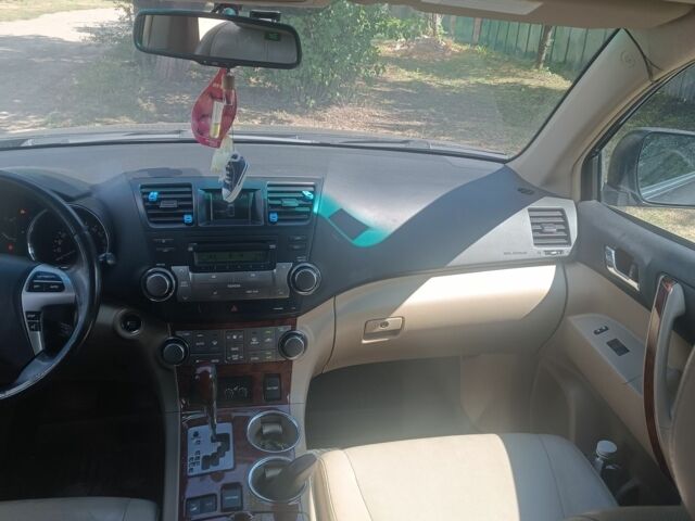 Сірий Тойота Хайлендер, об'ємом двигуна 3.5 л та пробігом 270 тис. км за 16500 $, фото 3 на Automoto.ua