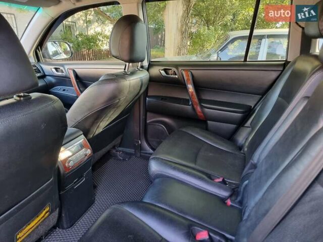 Серый Тойота Хайлендер, объемом двигателя 3.46 л и пробегом 265 тыс. км за 16400 $, фото 3 на Automoto.ua