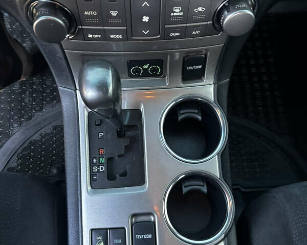 Серый Тойота Хайлендер, объемом двигателя 3.5 л и пробегом 244 тыс. км за 14000 $, фото 32 на Automoto.ua