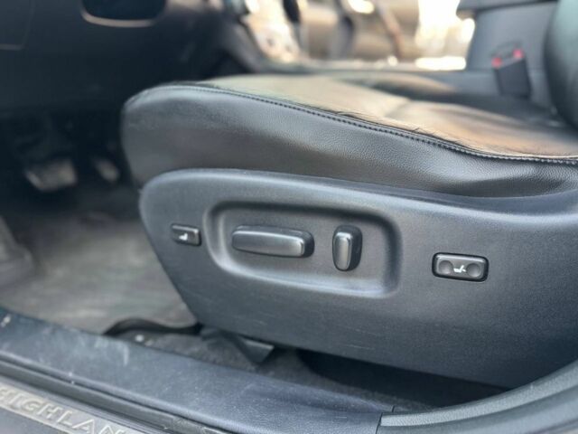 Серый Тойота Хайлендер, объемом двигателя 3.5 л и пробегом 206 тыс. км за 13800 $, фото 16 на Automoto.ua