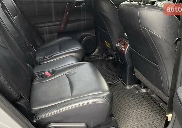 Серый Тойота Хайлендер, объемом двигателя 3.46 л и пробегом 204 тыс. км за 16619 $, фото 6 на Automoto.ua