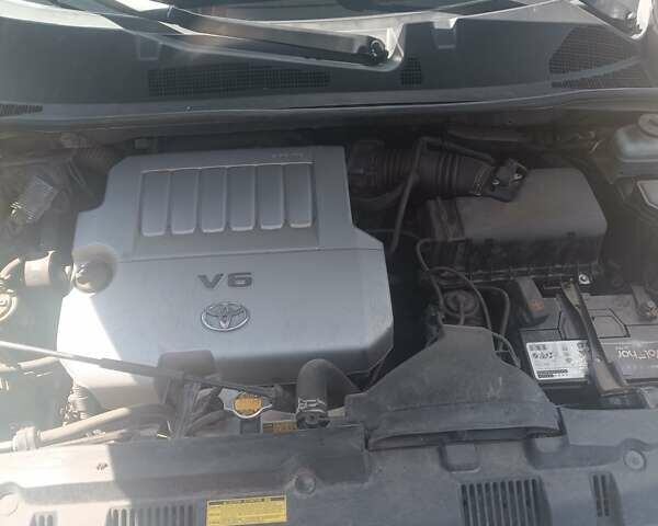 Серый Тойота Хайлендер, объемом двигателя 3.46 л и пробегом 290 тыс. км за 16000 $, фото 1 на Automoto.ua