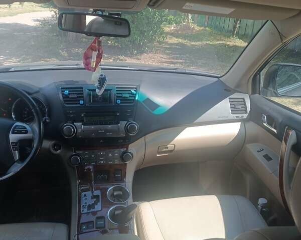 Серый Тойота Хайлендер, объемом двигателя 3.46 л и пробегом 290 тыс. км за 16000 $, фото 5 на Automoto.ua