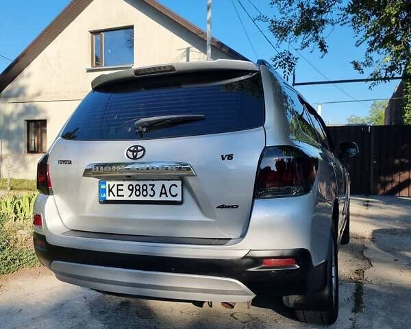 Серый Тойота Хайлендер, объемом двигателя 3.46 л и пробегом 265 тыс. км за 16400 $, фото 1 на Automoto.ua