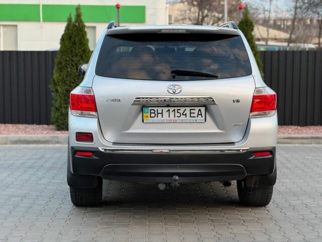 Серый Тойота Хайлендер, объемом двигателя 3.5 л и пробегом 206 тыс. км за 13800 $, фото 4 на Automoto.ua