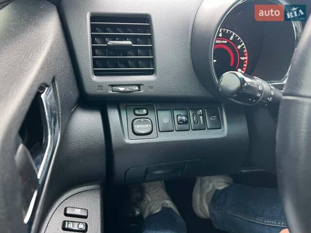 Серый Тойота Хайлендер, объемом двигателя 3.46 л и пробегом 252 тыс. км за 16900 $, фото 10 на Automoto.ua