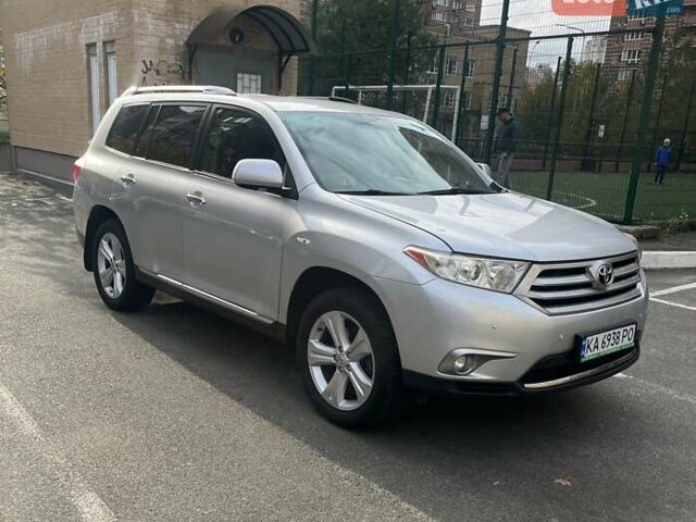 Сірий Тойота Хайлендер, об'ємом двигуна 3.46 л та пробігом 235 тис. км за 18999 $, фото 1 на Automoto.ua