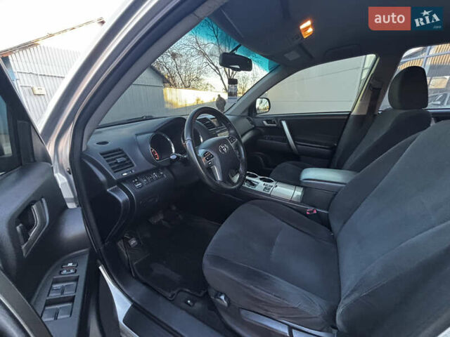 Серый Тойота Хайлендер, объемом двигателя 3.5 л и пробегом 244 тыс. км за 14000 $, фото 18 на Automoto.ua