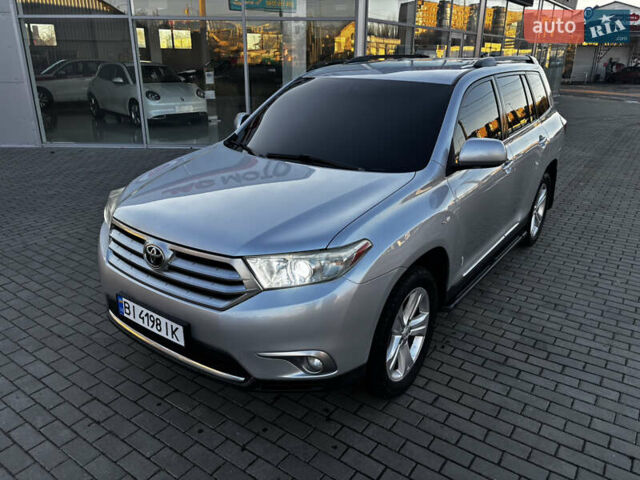 Серый Тойота Хайлендер, объемом двигателя 3.5 л и пробегом 244 тыс. км за 14000 $, фото 1 на Automoto.ua