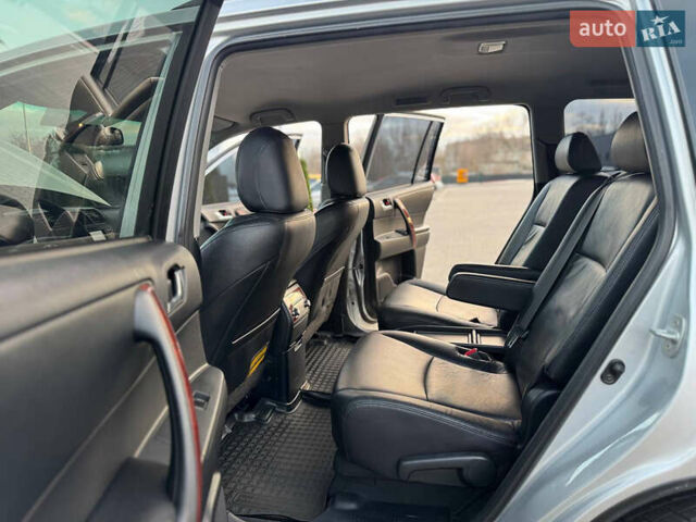 Серый Тойота Хайлендер, объемом двигателя 3.46 л и пробегом 206 тыс. км за 13800 $, фото 27 на Automoto.ua