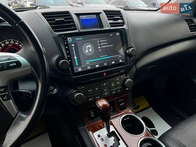 Сірий Тойота Хайлендер, об'ємом двигуна 3.46 л та пробігом 247 тис. км за 17900 $, фото 16 на Automoto.ua