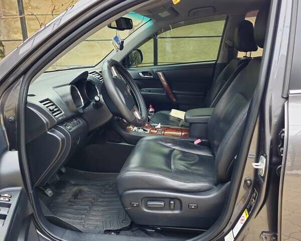 Сірий Тойота Хайлендер, об'ємом двигуна 3.5 л та пробігом 154 тис. км за 20400 $, фото 12 на Automoto.ua