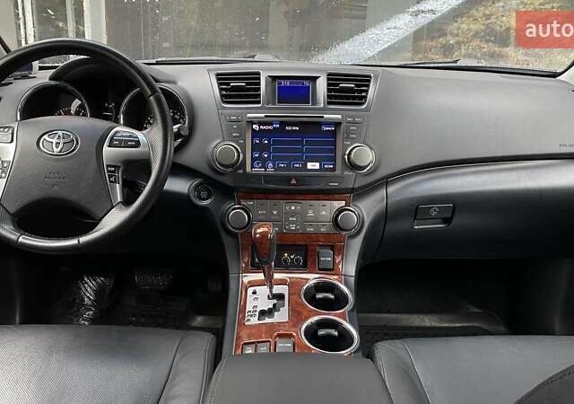 Серый Тойота Хайлендер, объемом двигателя 3.46 л и пробегом 204 тыс. км за 16619 $, фото 7 на Automoto.ua