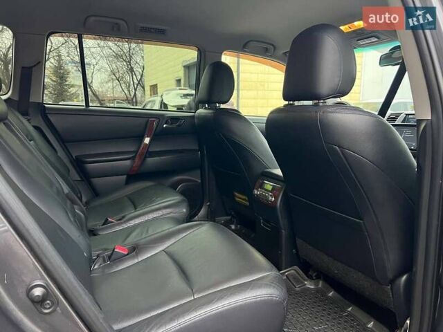 Сірий Тойота Хайлендер, об'ємом двигуна 3.46 л та пробігом 247 тис. км за 17900 $, фото 24 на Automoto.ua