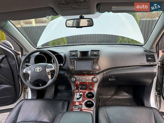Серый Тойота Хайлендер, объемом двигателя 3.46 л и пробегом 206 тыс. км за 13800 $, фото 55 на Automoto.ua