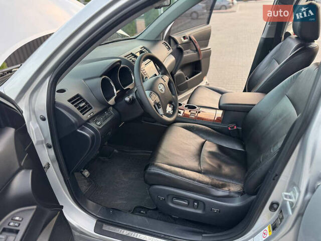 Серый Тойота Хайлендер, объемом двигателя 3.46 л и пробегом 206 тыс. км за 13800 $, фото 30 на Automoto.ua