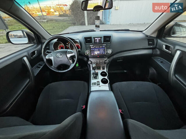 Серый Тойота Хайлендер, объемом двигателя 3.5 л и пробегом 244 тыс. км за 14000 $, фото 21 на Automoto.ua