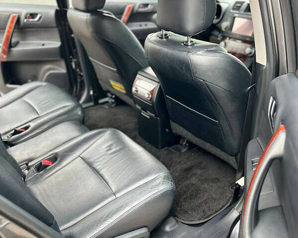 Серый Тойота Хайлендер, объемом двигателя 3.46 л и пробегом 146 тыс. км за 18500 $, фото 10 на Automoto.ua