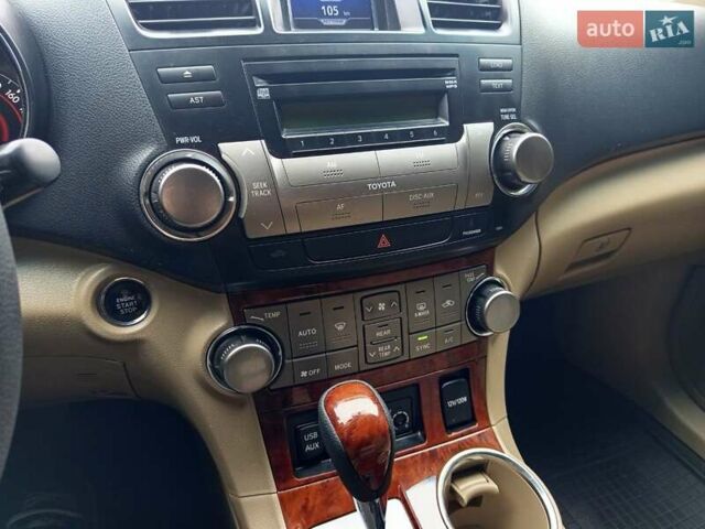 Сірий Тойота Хайлендер, об'ємом двигуна 3.46 л та пробігом 202 тис. км за 13000 $, фото 19 на Automoto.ua