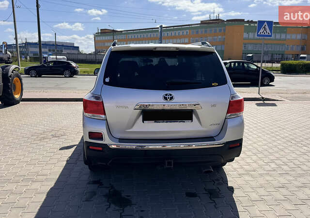 Серый Тойота Хайлендер, объемом двигателя 3.46 л и пробегом 340 тыс. км за 16000 $, фото 10 на Automoto.ua
