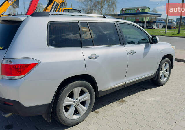 Серый Тойота Хайлендер, объемом двигателя 3.46 л и пробегом 340 тыс. км за 16000 $, фото 5 на Automoto.ua