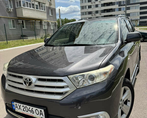 Серый Тойота Хайлендер, объемом двигателя 3.5 л и пробегом 140 тыс. км за 18500 $, фото 1 на Automoto.ua