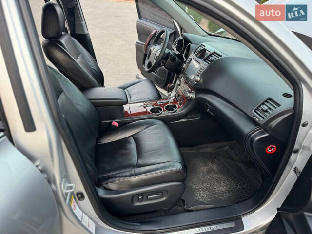 Серый Тойота Хайлендер, объемом двигателя 3.46 л и пробегом 206 тыс. км за 13800 $, фото 36 на Automoto.ua